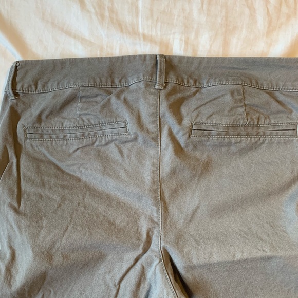 Old Navy Pixie ankle pant - Picture 4 of 4